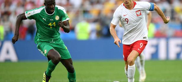 LOL-包含莱万多夫斯基回归赛场，关键助攻首场状态亮眼，C9观众沸腾！的词条