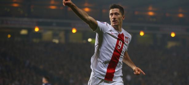 LOL-包含莱万多夫斯基爆冷击败加拿大队，出色防守引爆全场！的词条