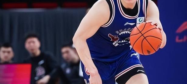 LOL-江苏男篮训练开放日，今晚伤情更新引观众欢呼，CBA季后赛在即，训练强度显著提升的简单介绍