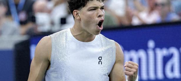 LOL- 费德勒复出比赛 