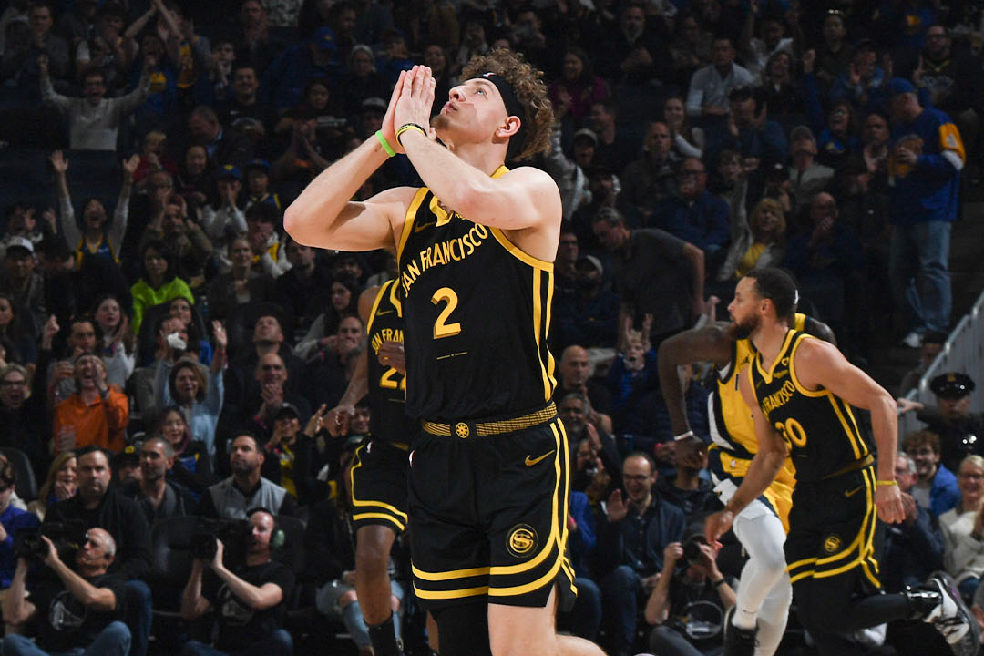  JackeyLove迎来二十赛季出色发挥，DWG观众热烈欢呼！观众掌声雷动