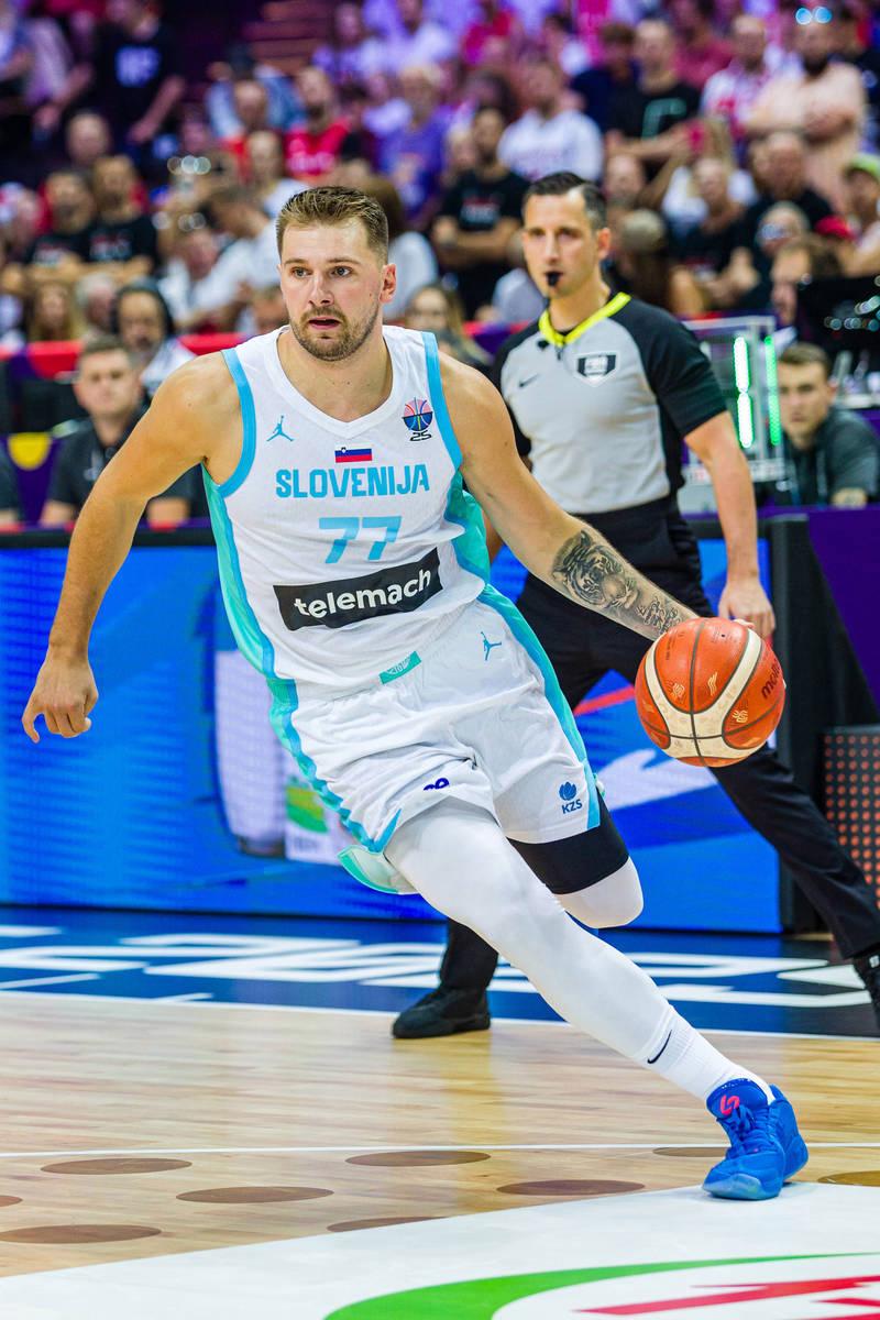 包含东契奇连续十场比赛得分超过关键助攻，DWG挑战极限！的词条